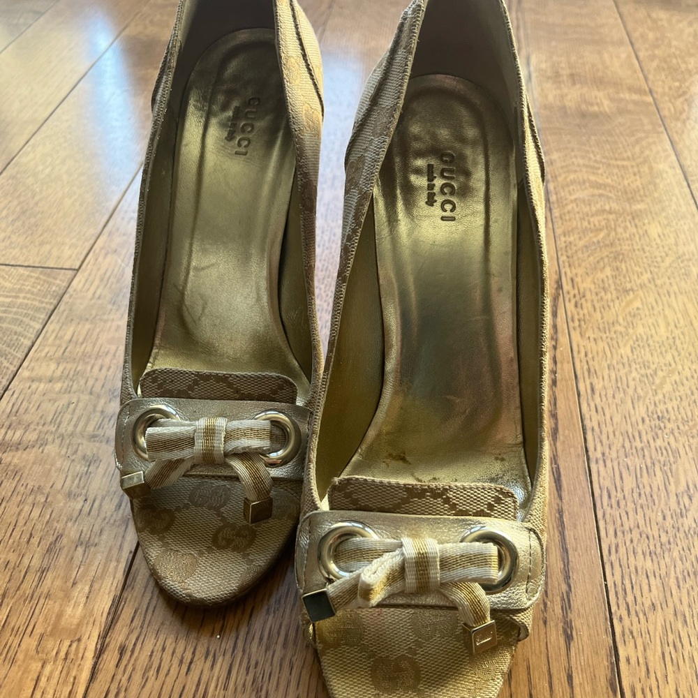 Gucci Tan Heels with Bow Accent